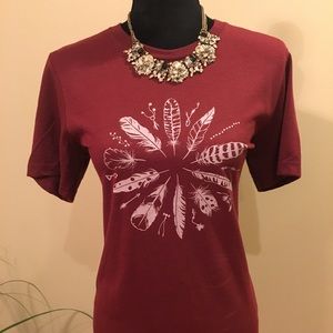 Boho Tee- Maroon w. feathers, size: M